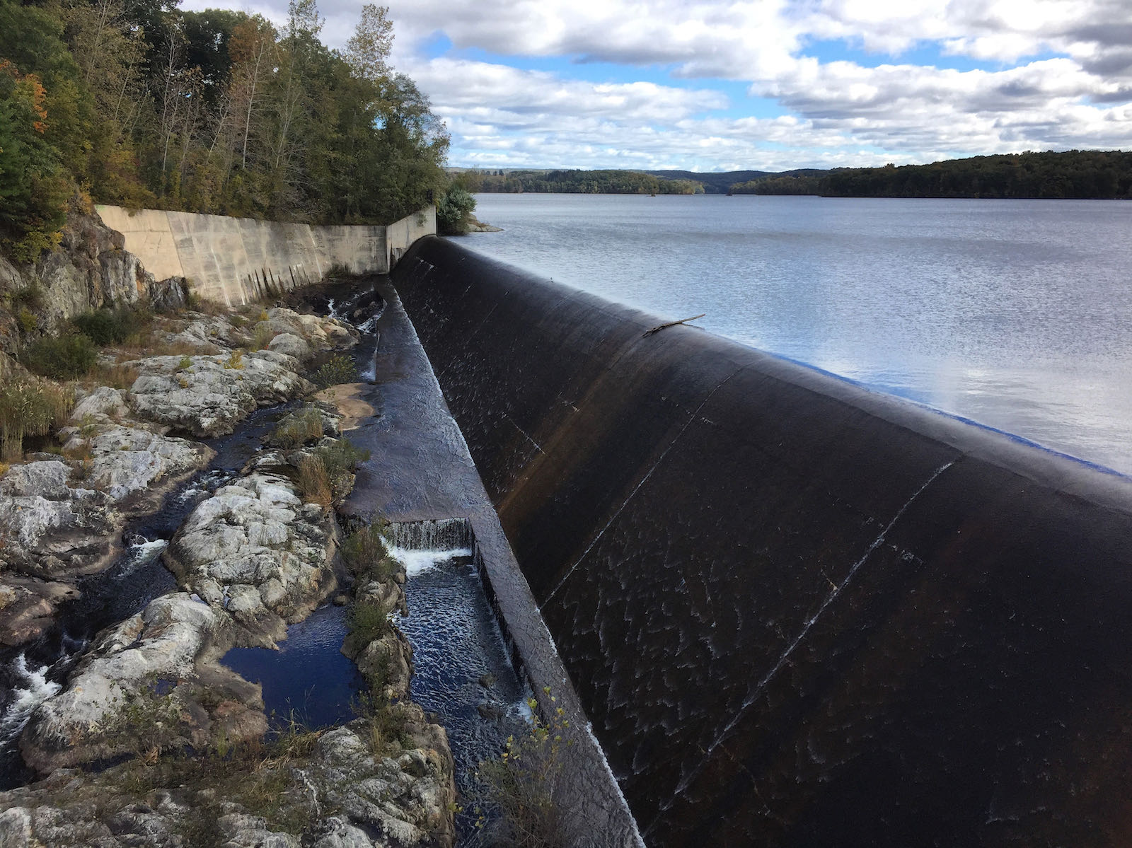 Cross River Reservoir dam in Katonah Westchester on Long Island Randonneurs route